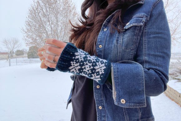Download Women's Falling Snowflakes Mitts - Mitts Collection